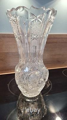 Ancien vase en cristal taillé rare 60 beaux détails blancs style baccarat