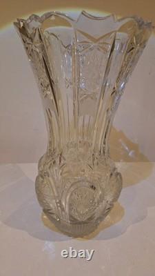 Ancien vase en cristal taillé rare 60 beaux détails blancs style baccarat