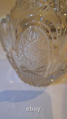 Ancien vase en cristal taillé rare 60 beaux détails blancs style baccarat