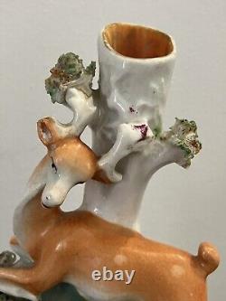Ancien vase en faïence de Staffordshire Daim pourchassé par des lévriers