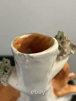 Ancien vase en faïence de Staffordshire Daim pourchassé par des lévriers