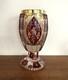 Ancien vase sur pied / calice cristal de bohème rouge rubis et doré Décor oiseau