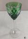 Ancien verre à vin, en cristal vert, décor Chantilly, signé Saint Louis