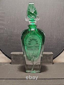 Ancienne Bouteille à parfum en cristal vert gravé Main