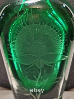 Ancienne Bouteille à parfum en cristal vert gravé Main