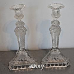 Ancienne Paire de Bougeoir en Verre Moulé Transparent et Givré en Relief