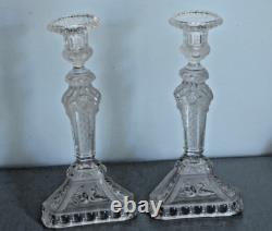 Ancienne Paire de Bougeoir en Verre Moulé Transparent et Givré en Relief
