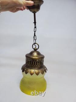 Ancienne Suspension Globe Tulipe En Verre Ou Cristal Vert Jaune Gravé À L'acide