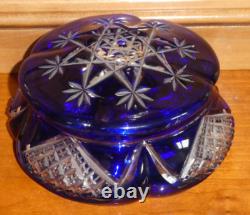 Ancienne bonbonnière overlay bleu en cristal de Baccarat taillé signé superbe