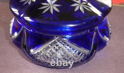 Ancienne bonbonnière overlay bleu en cristal de Baccarat taillé signé superbe