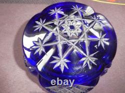 Ancienne bonbonnière overlay bleu en cristal de Baccarat taillé signé superbe