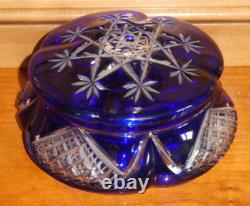 Ancienne bonbonnière overlay bleu en cristal de Baccarat taillé signé superbe