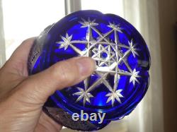Ancienne bonbonnière overlay bleu en cristal de Baccarat taillé signé superbe