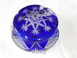 Ancienne bonbonnière overlay bleu en cristal de Baccarat taillé signé superbe