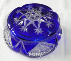 Ancienne bonbonnière overlay bleu en cristal de Baccarat taillé signé superbe
