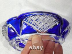 Ancienne bonbonnière overlay bleu en cristal de Baccarat taillé signé superbe