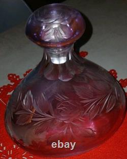 Ancienne carafe en cristal de bohème gravée irisée mauve hauteur 21 cm