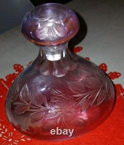 Ancienne carafe en cristal de bohème gravée irisée mauve hauteur 21 cm