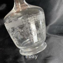 Ancienne carafe en cristal gravé Baccarat St Louis