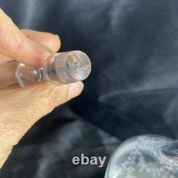 Ancienne carafe en cristal gravé Baccarat St Louis