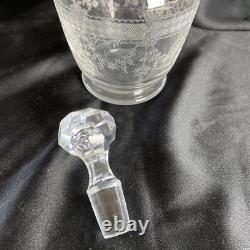 Ancienne carafe en cristal gravé Baccarat St Louis