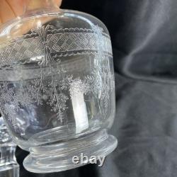 Ancienne carafe en cristal gravé Baccarat St Louis