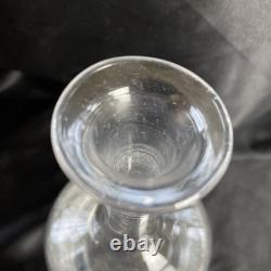 Ancienne carafe en cristal gravé Baccarat St Louis