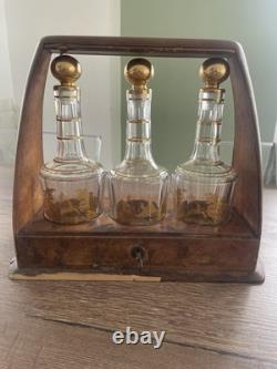 Ancienne cave à liqueur en cristal doré Baccarat époque fin XIX siècle