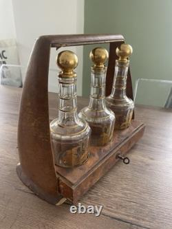 Ancienne cave à liqueur en cristal doré Baccarat époque fin XIX siècle