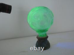 Ancienne et rare Boule d'escalier cristal d'ouraline uranium taillé Baccarat