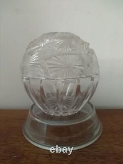 Ancienne grande bonbonnière en cristal taillé