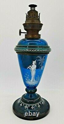 Ancienne lampe à pétrole en verre émaillée décor Mary Grégory