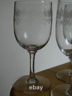 BACCARAT 4 ANCIENS VERRES A VIN CRISTAL MODELE SEVIGNE ht 12,5 cm époque 1920