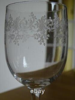 BACCARAT 4 ANCIENS VERRES A VIN CRISTAL MODELE SEVIGNE ht 12,5 cm époque 1920