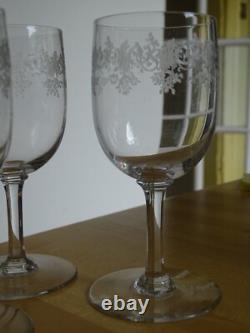 BACCARAT 4 ANCIENS VERRES A VIN CRISTAL MODELE SEVIGNE ht 12,5 cm époque 1920