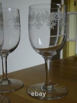 BACCARAT 4 ANCIENS VERRES A VIN CRISTAL MODELE SEVIGNE ht 12,5 cm époque 1920