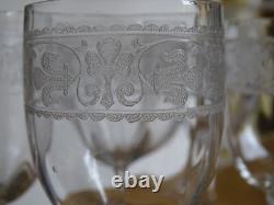 BACCARAT 5 ANCIENS VERRES APERITIF CRISTAL GRAVURE FLEURS DE LYS CHABLIS 10,8 cm