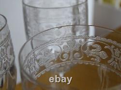 BACCARAT 5 ANCIENS VERRES APERITIF CRISTAL GRAVURE FLEURS DE LYS CHABLIS 10,8 cm