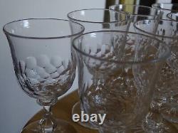 BACCARAT 7 ANCIENS VERRES APERITIF CRISTAL FORME TULIPE ECAILLES ht 10 cm