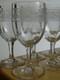 BACCARAT 8 ANCIENS VERRES A VIN CRISTAL GRAVURE FLEURS DE LYS CHABLIS ht 11,5 cm