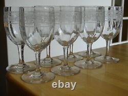 BACCARAT 8 ANCIENS VERRES A VIN CRISTAL GRAVURE FLEURS DE LYS CHABLIS ht 11,5 cm