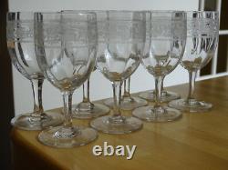 BACCARAT 8 ANCIENS VERRES A VIN CRISTAL GRAVURE FLEURS DE LYS CHABLIS ht 11,5 cm