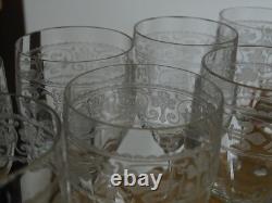 BACCARAT 8 ANCIENS VERRES A VIN CRISTAL GRAVURE FLEURS DE LYS CHABLIS ht 11,5 cm