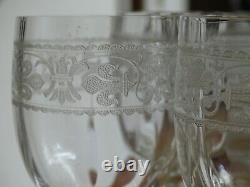 BACCARAT 8 ANCIENS VERRES A VIN CRISTAL GRAVURE FLEURS DE LYS CHABLIS ht 11,5 cm