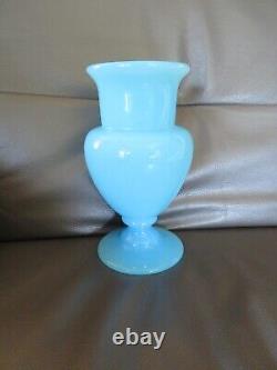 Baccarat ancien vase bleu en opaline de France