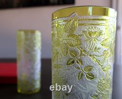 Baccarat, paire de vases en cristal ancien doublé et dégagé à l'acide. H15cm
