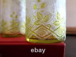 Baccarat, paire de vases en cristal ancien doublé et dégagé à l'acide. H15cm