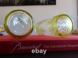 Baccarat, paire de vases en cristal ancien doublé et dégagé à l'acide. H15cm
