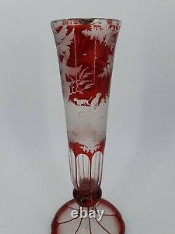 Bohème, ancien grand vase en cristal décor de chasse