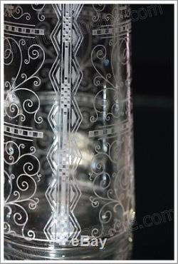 Broc ou pichet à eau en cristal de Baccarat modèle Lido ancien